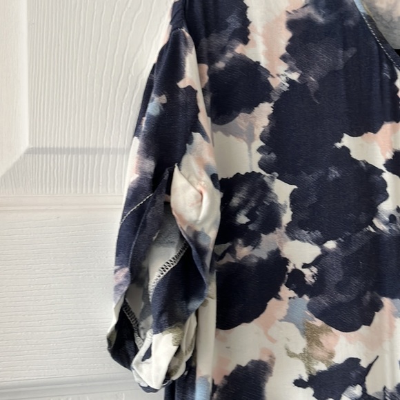 Abstract print t-shirt - Picture 3 of 6